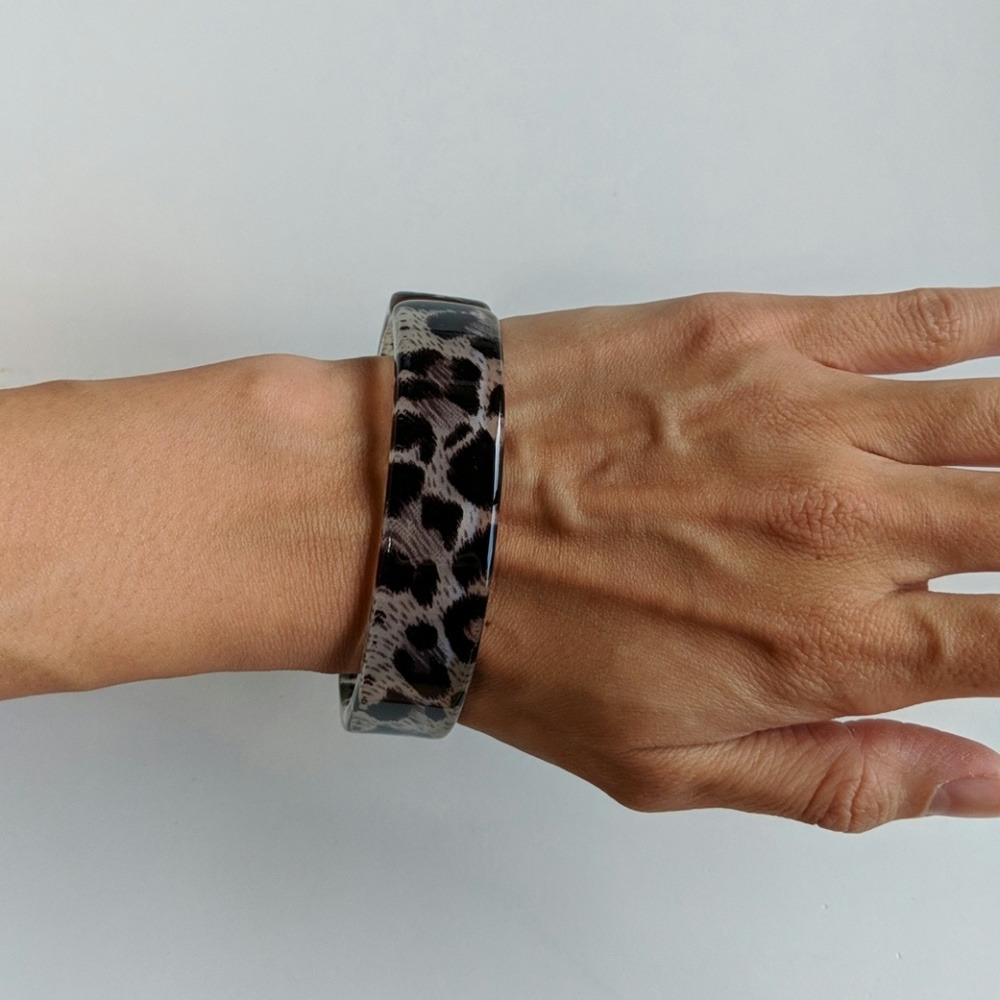 Gray leopard print bracelet